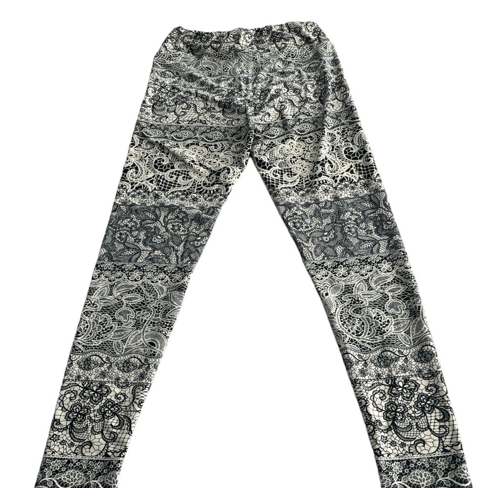 Lularoe OS Black and Cream Paisley Leggings